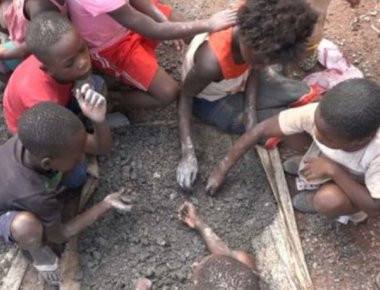 Εξαθλίωση και απάνθρωπες συνθήκες εργασίας ανήλικων παιδιών σε ορυχεία κοβαλτίου στο Κογκό (βίντεο)